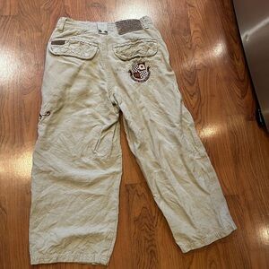 Vintage Y2K Women’s Akademiks Khaki Capris size 8